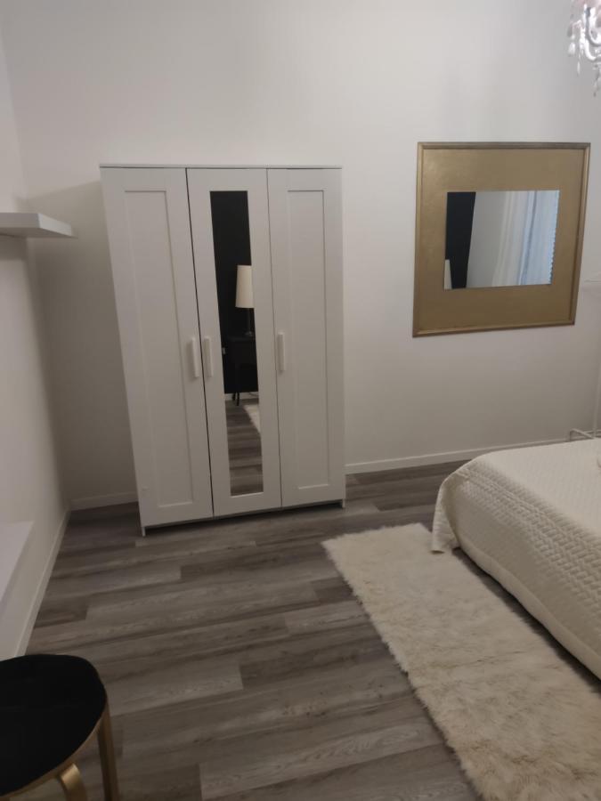 Aurora Flowers - Two Rooms And Free Parking Near Center And Train Station Modena Exteriér fotografie