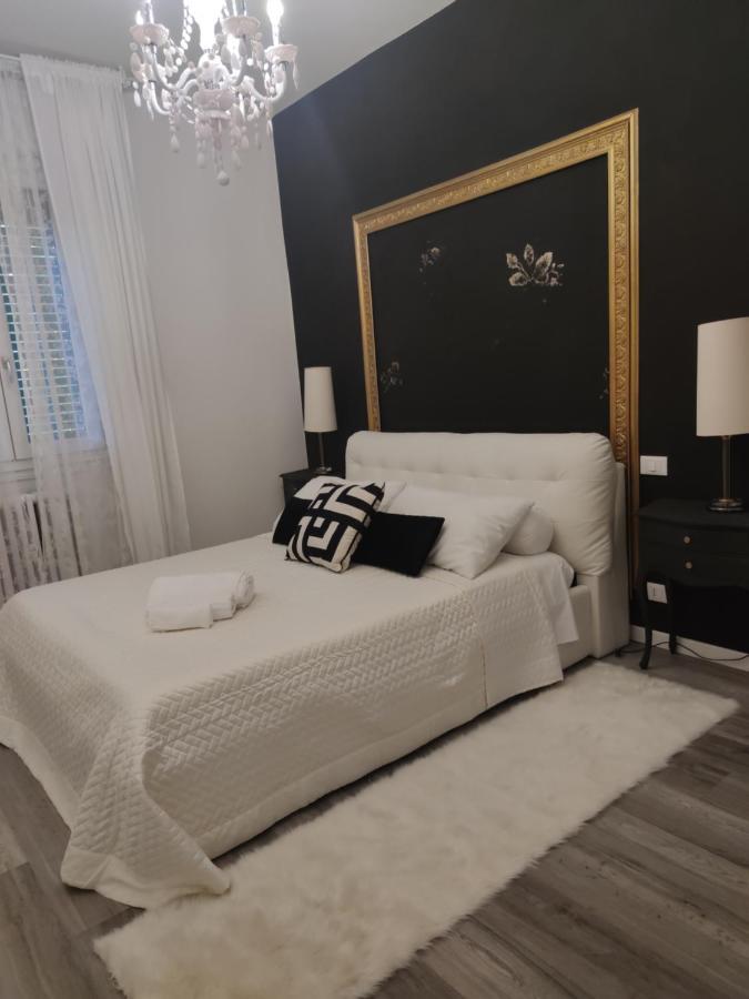 Aurora Flowers - Two Rooms And Free Parking Near Center And Train Station Modena Exteriér fotografie