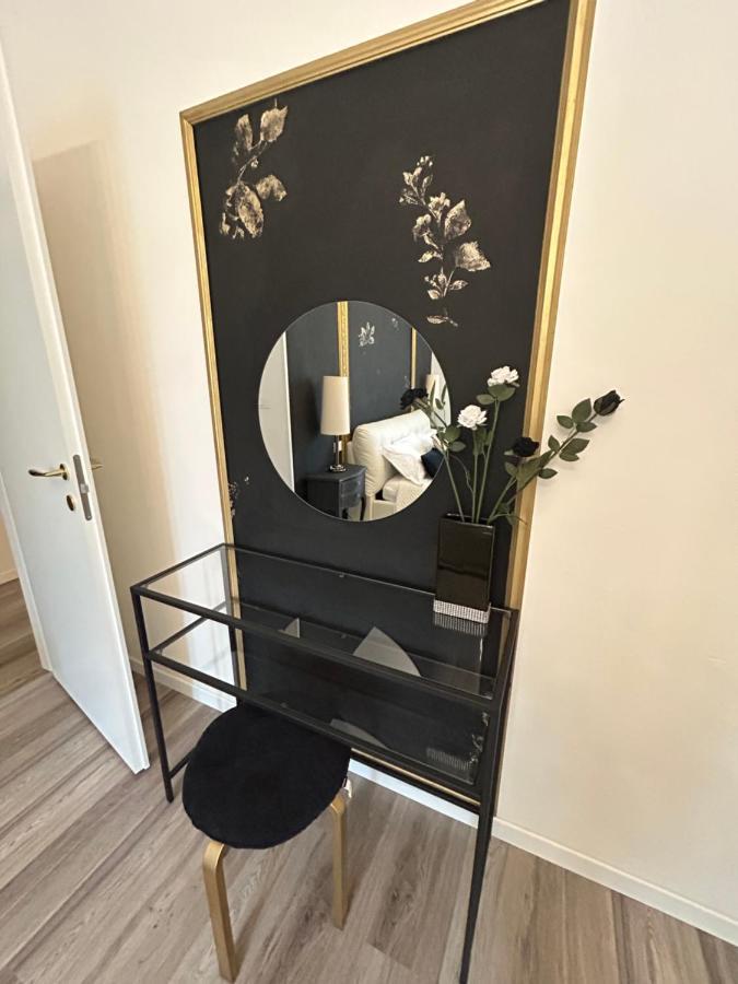 Aurora Flowers - Two Rooms And Free Parking Near Center And Train Station Modena Exteriér fotografie